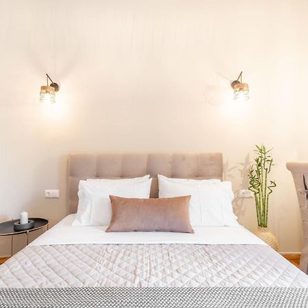Deluxe 3-Bdrm Urban-Industrial Apt At Acropolis Aten Exteriör bild