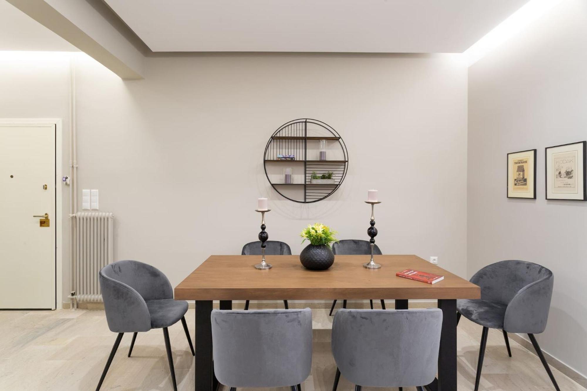 Deluxe 3-Bdrm Urban-Industrial Apt At Acropolis Aten Exteriör bild