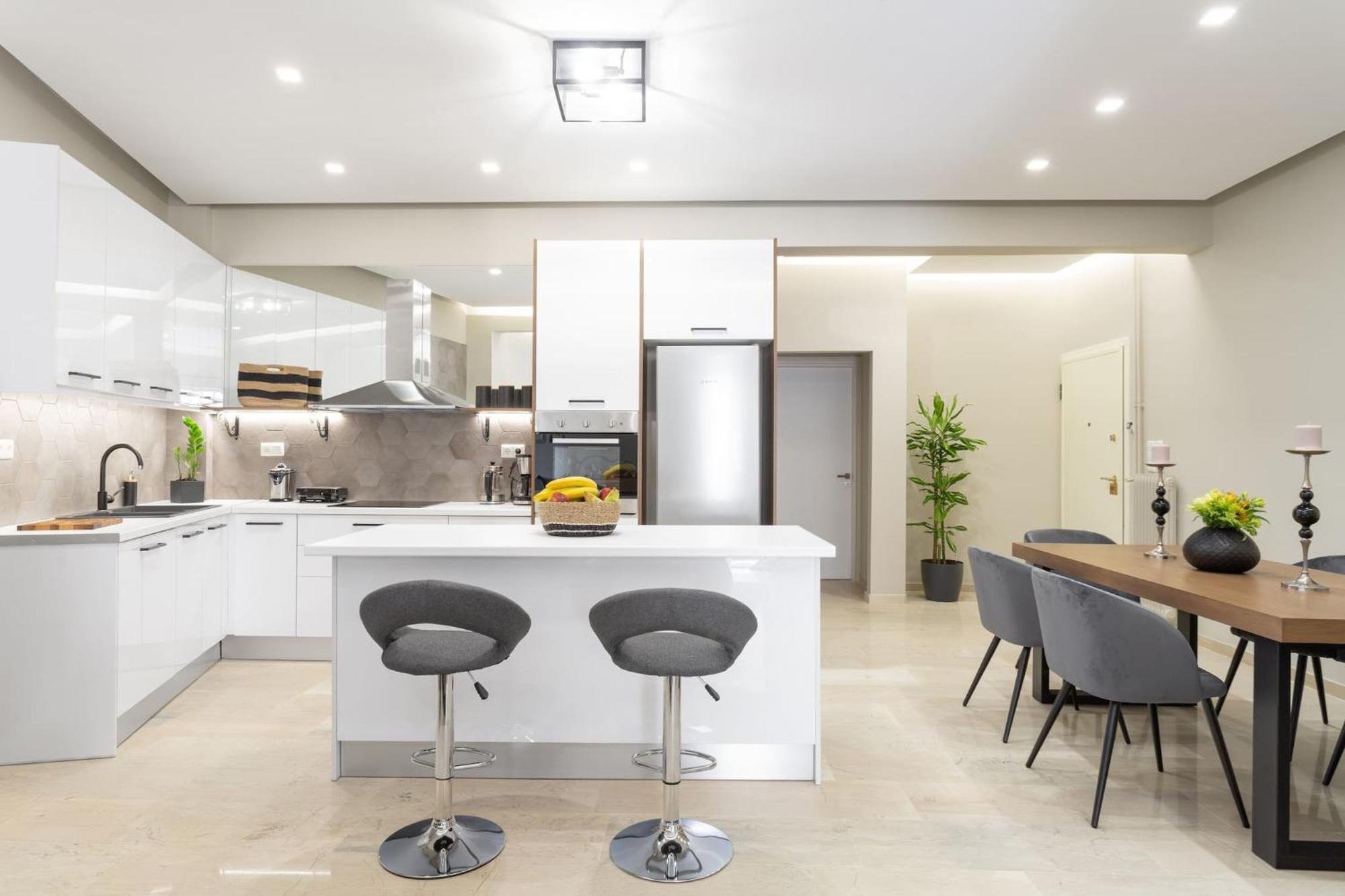 Deluxe 3-Bdrm Urban-Industrial Apt At Acropolis Aten Exteriör bild