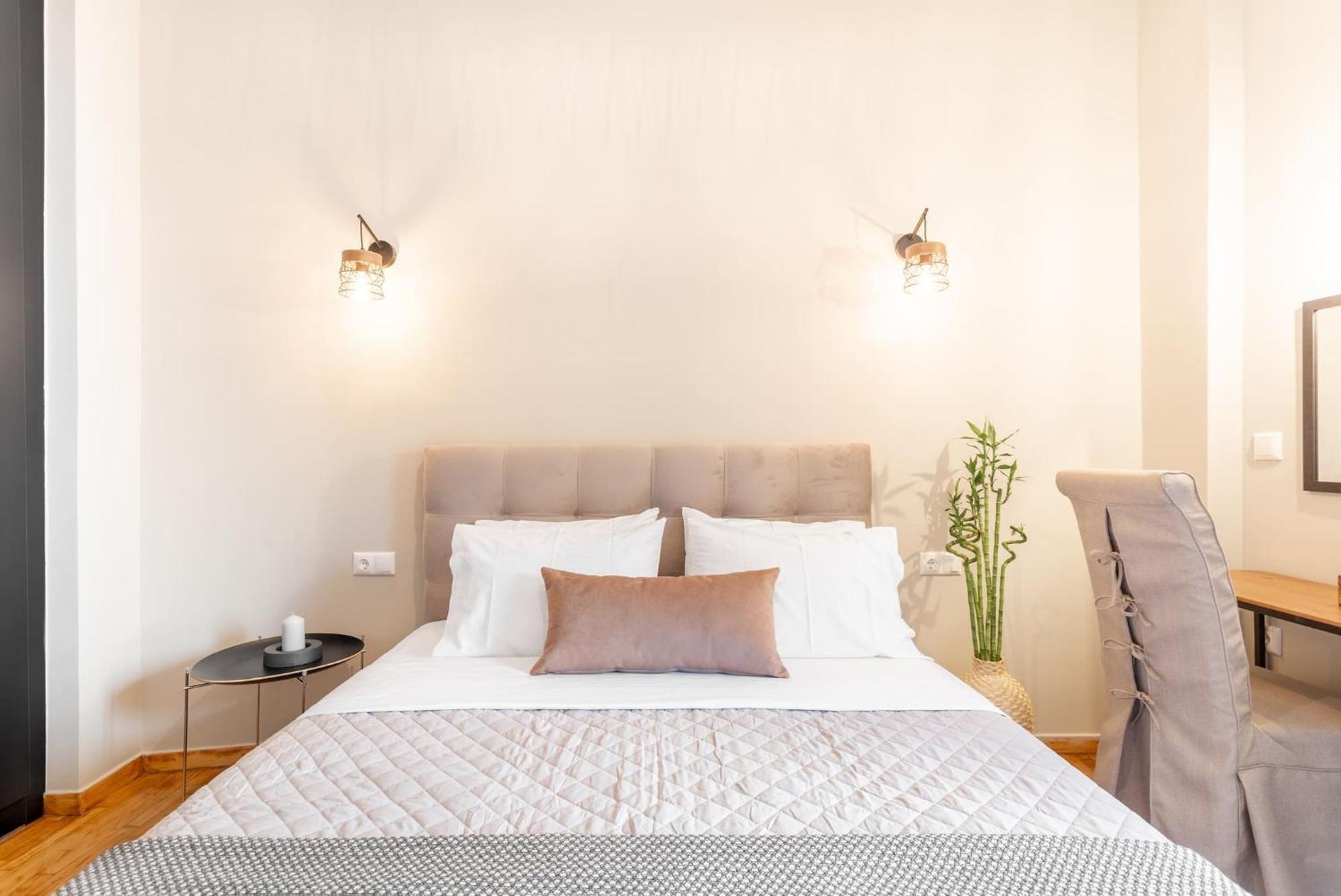 Deluxe 3-Bdrm Urban-Industrial Apt At Acropolis Aten Exteriör bild