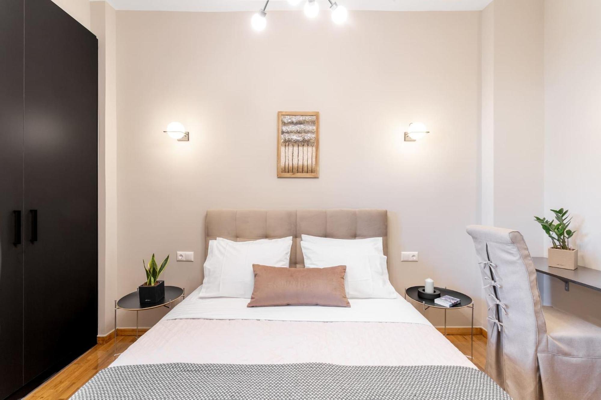 Deluxe 3-Bdrm Urban-Industrial Apt At Acropolis Aten Exteriör bild