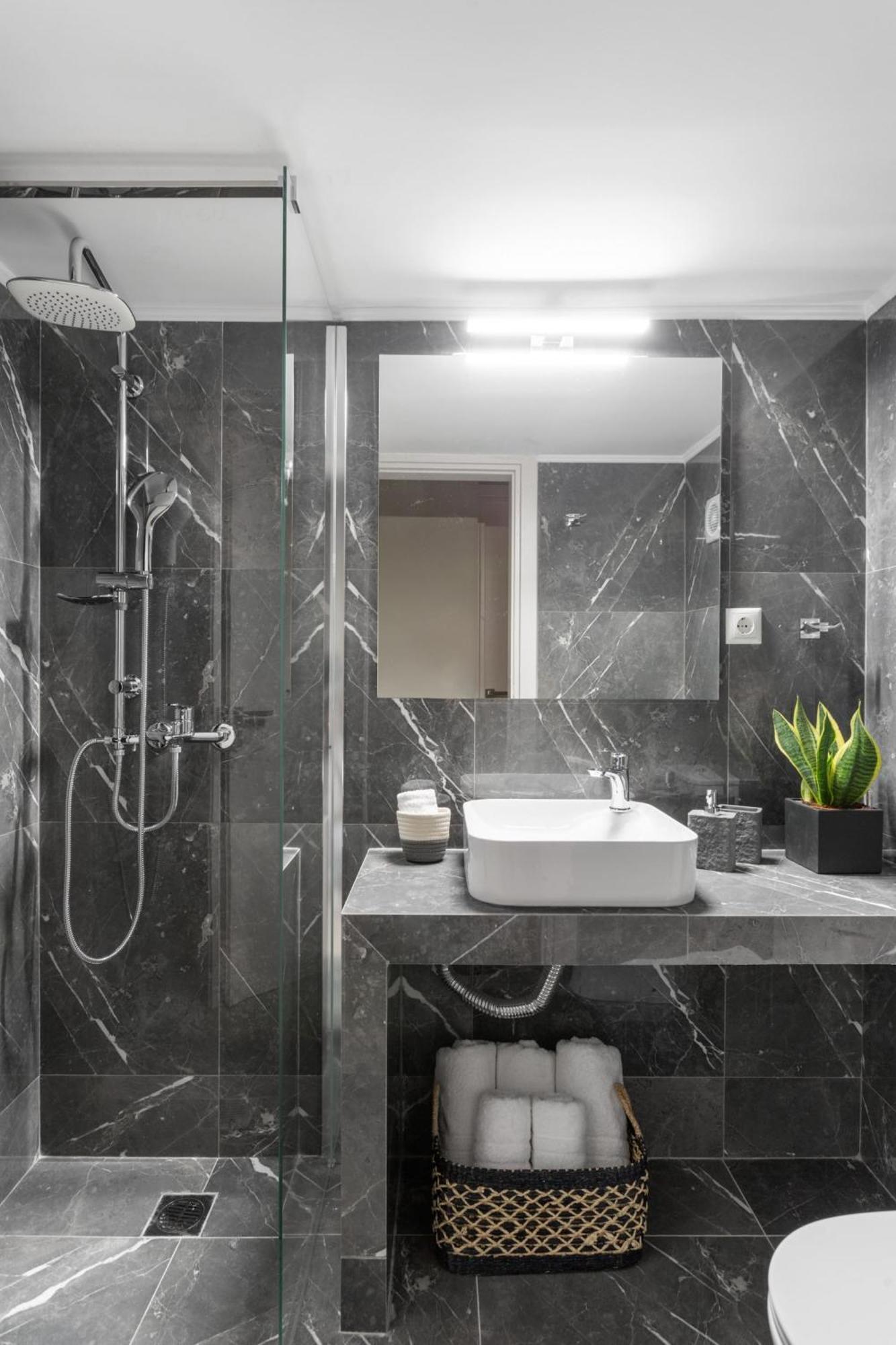 Deluxe 3-Bdrm Urban-Industrial Apt At Acropolis Aten Exteriör bild