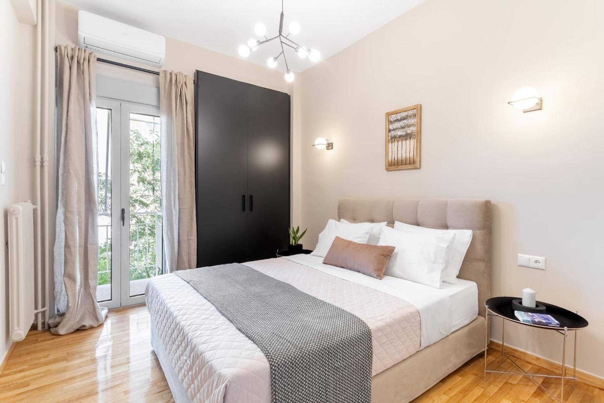 Deluxe 3-Bdrm Urban-Industrial Apt At Acropolis Aten Exteriör bild